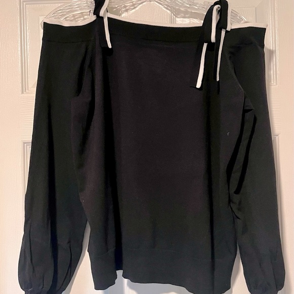 Ann Taylor Black & White off the shoulder sweater -Size XL - Picture 1 of 4